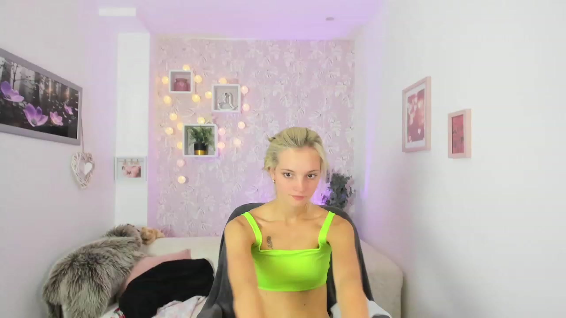 Gallery image thumbnail from Lexy_Belle18's myfreecams stream on, 09/04/2023, 12:05 image 12 of 20
