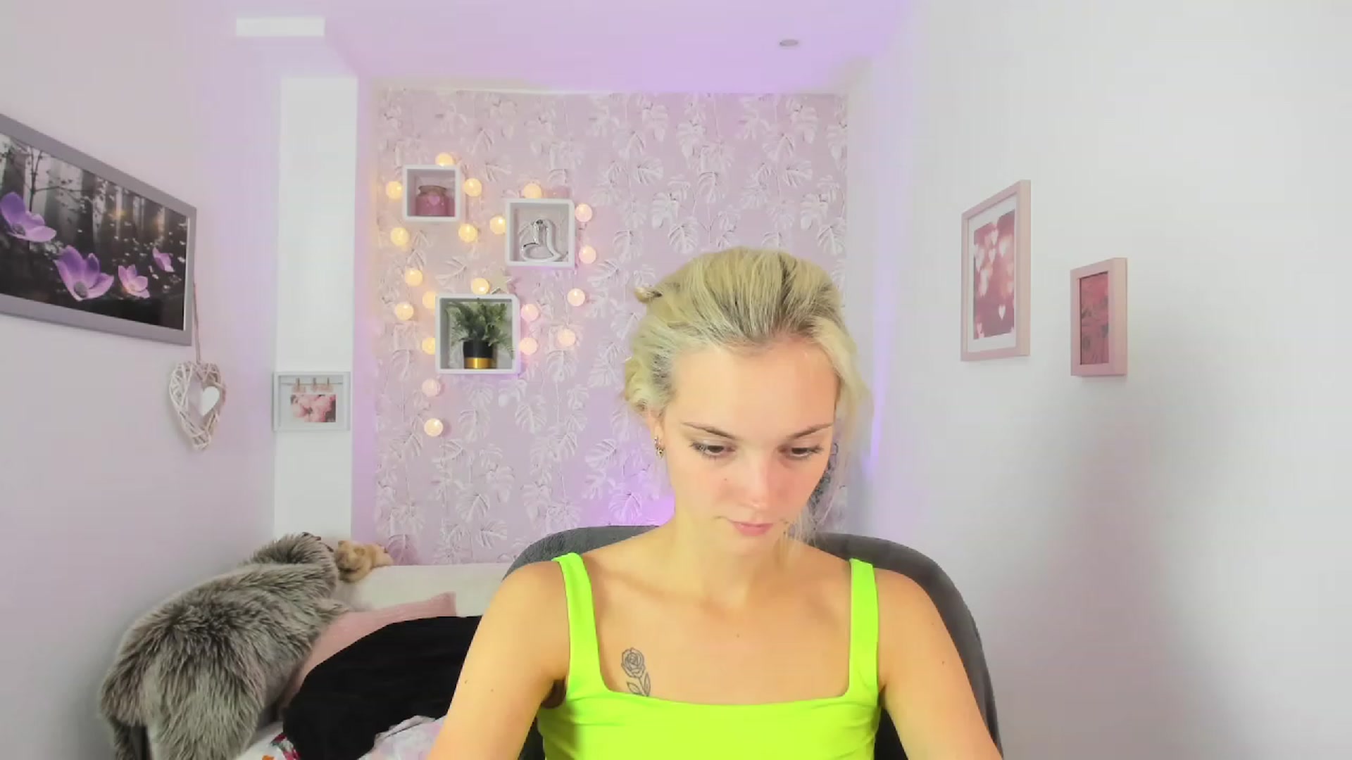Gallery image thumbnail from Lexy_Belle18's myfreecams stream on, 09/04/2023, 12:05 image 9 of 20