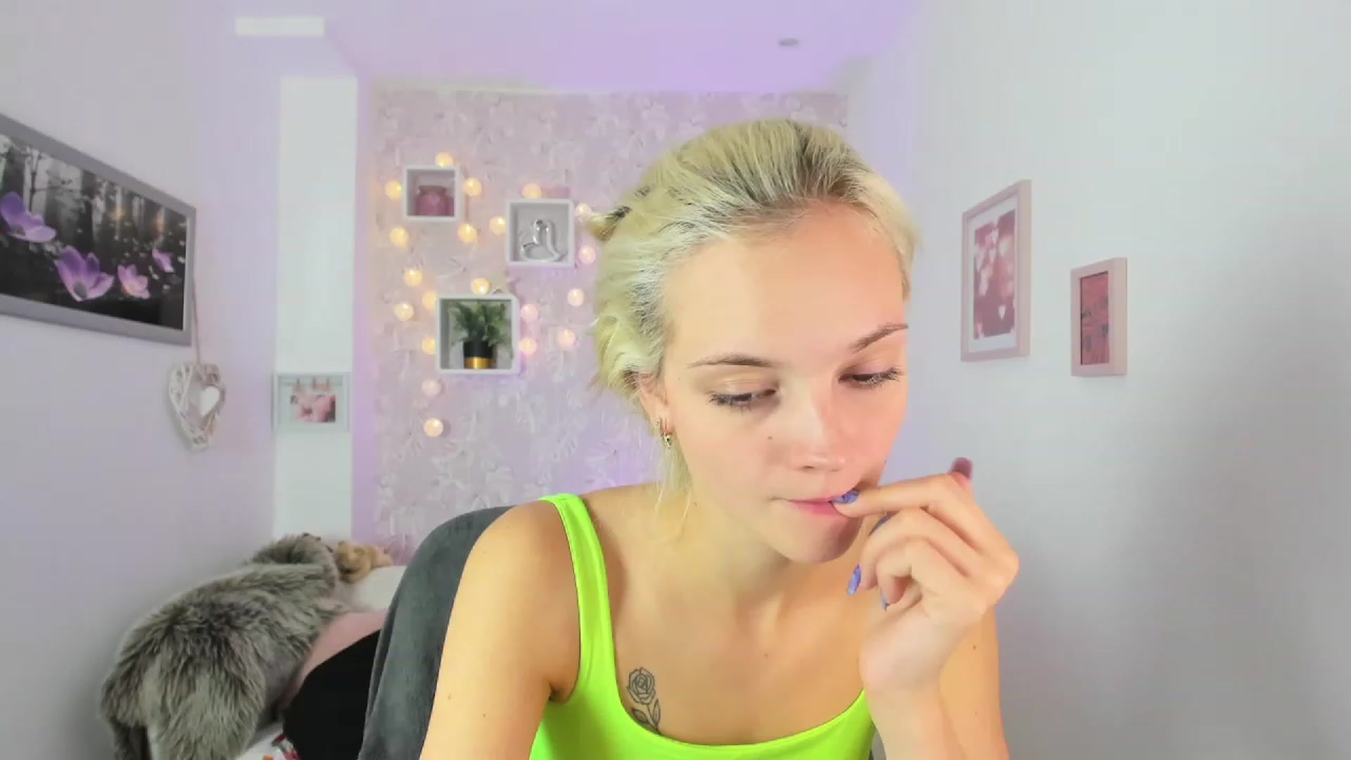 Gallery image thumbnail from Lexy_Belle18's myfreecams stream on, 09/04/2023, 12:05 image 15 of 20