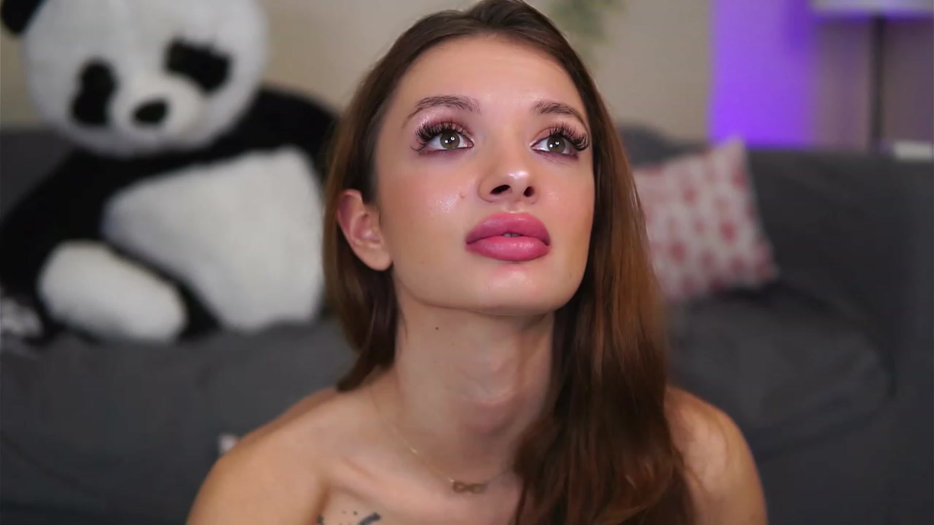 Gallery image thumbnail from LeyaMeyers's myfreecams stream on, 12/10/2022, 09:17 image 6 of 20