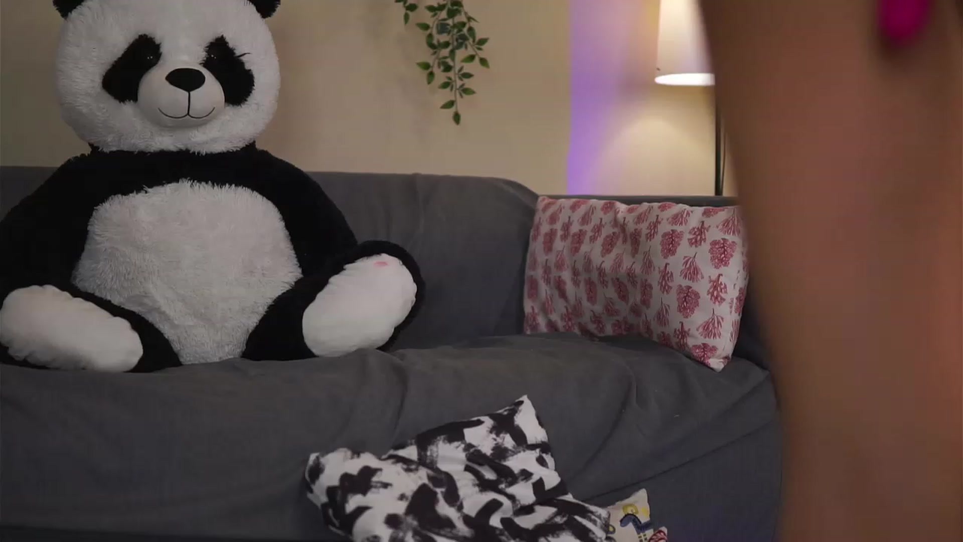 Gallery image thumbnail from LeyaMeyers's myfreecams stream on, 12/16/2022, 08:40 image 2 of 20