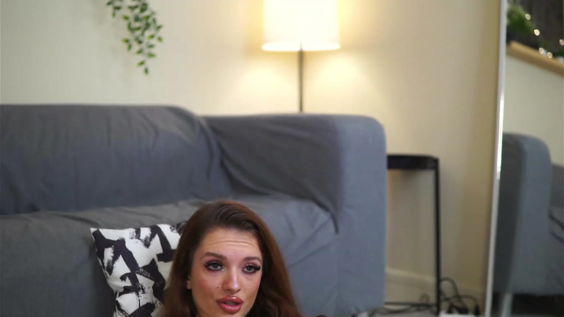 Gallery image thumbnail from LeyaMeyers's myfreecams stream on, 12/28/2022, 08:03 image 19 of 20