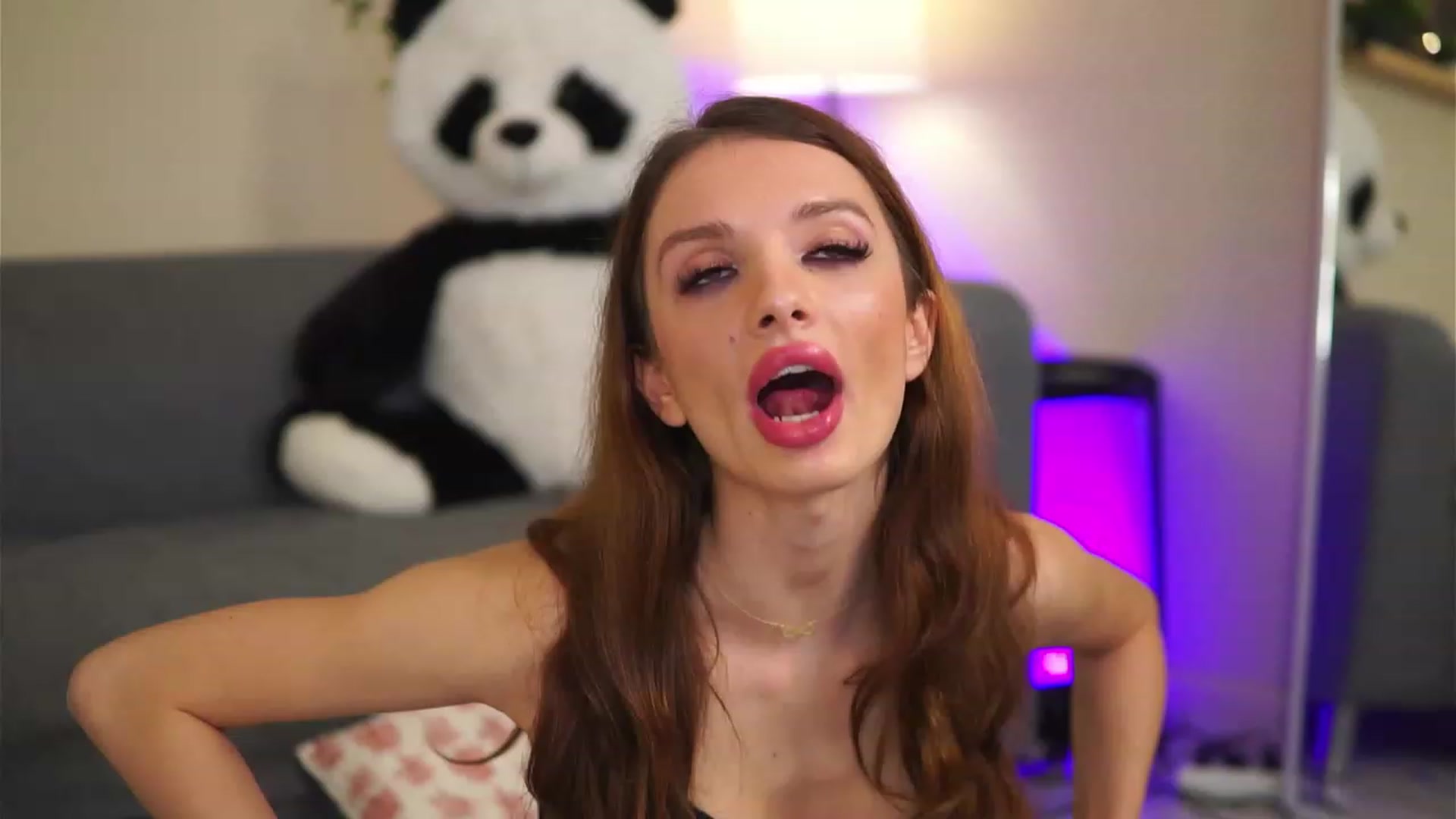Gallery image thumbnail from LeyaMeyers's myfreecams stream on, 01/12/2023, 11:54 image 17 of 20