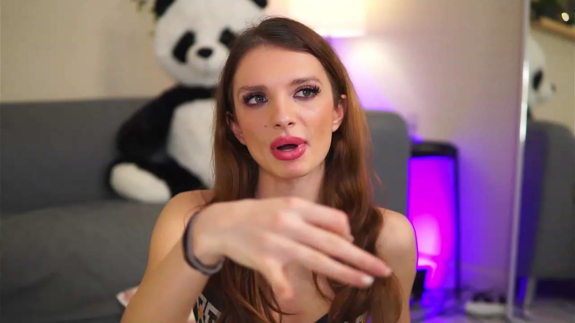 Gallery image thumbnail from LeyaMeyers's myfreecams stream on, 01/12/2023, 11:54 image 18 of 20