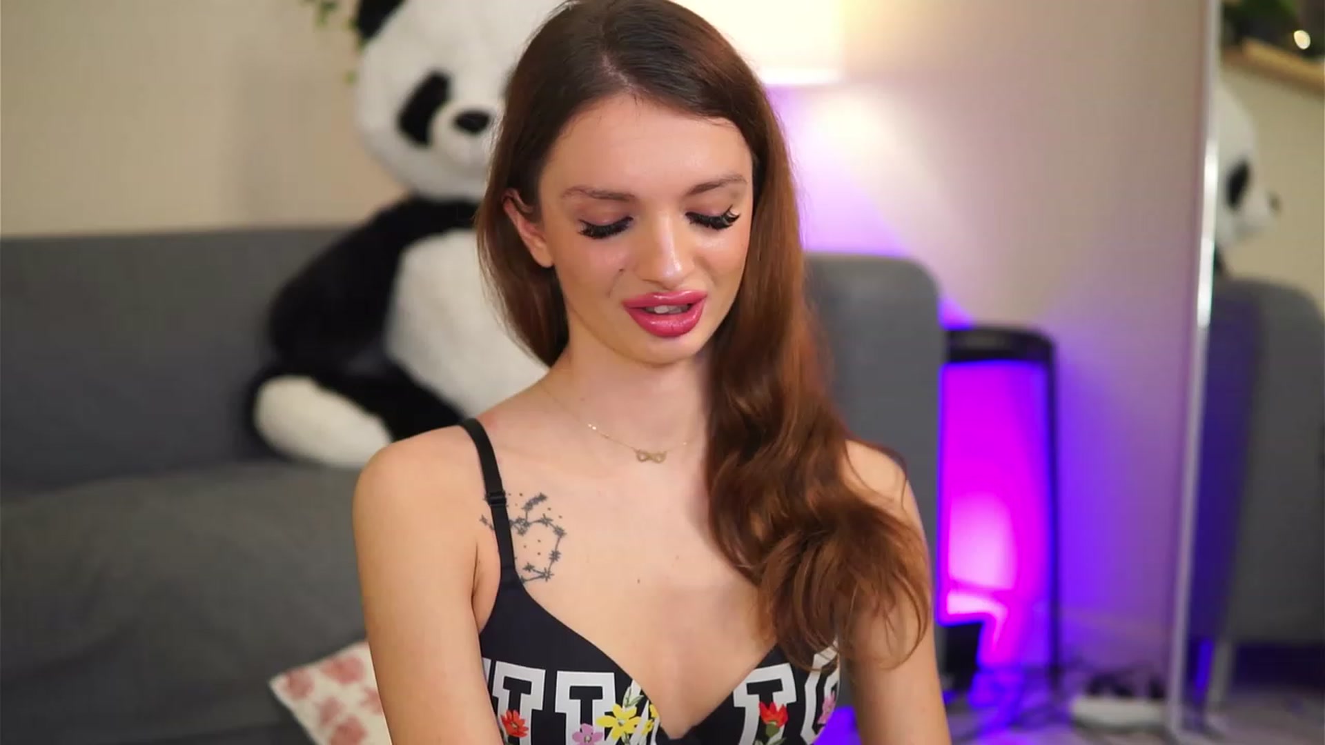 Gallery image thumbnail from LeyaMeyers's myfreecams stream on, 01/12/2023, 11:54 image 15 of 20