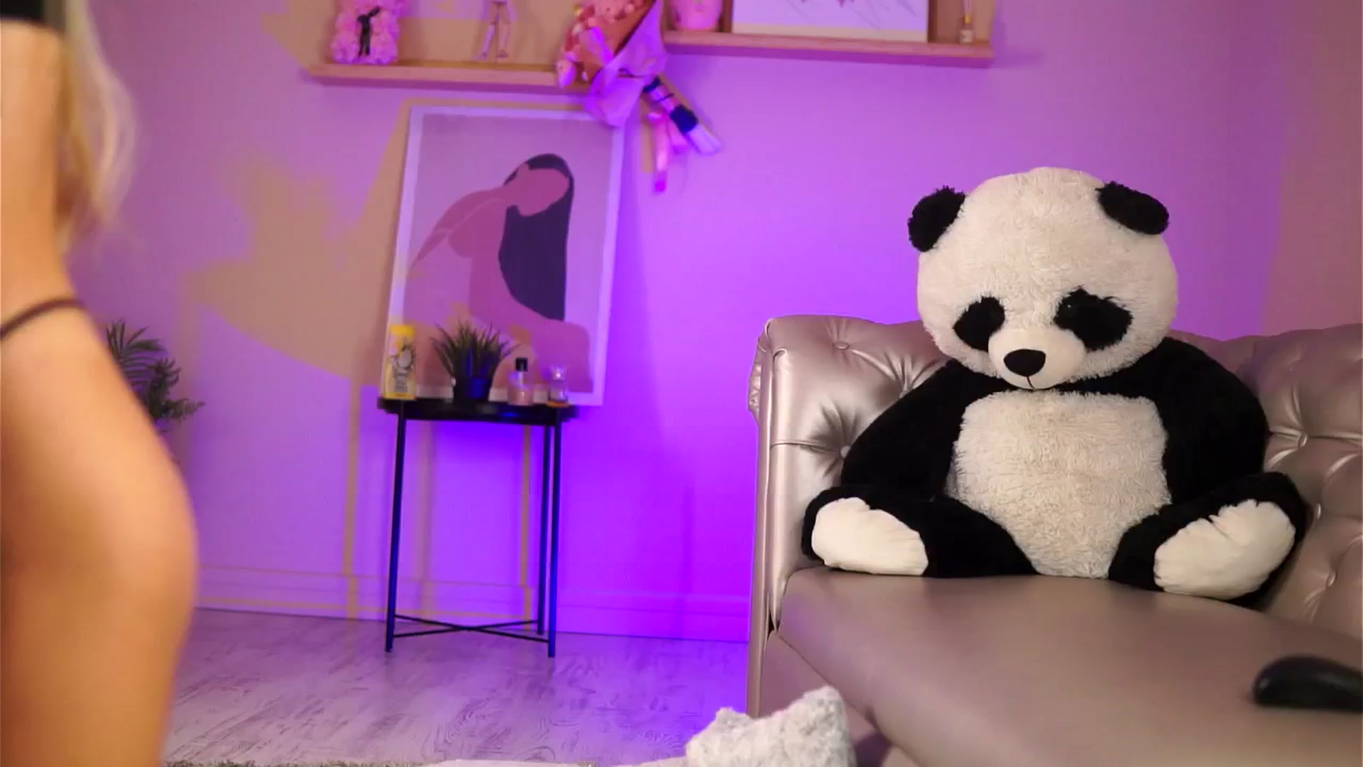 Gallery image thumbnail from LeyaMeyers's myfreecams stream on, 09/02/2024, 06:00 image 12 of 20