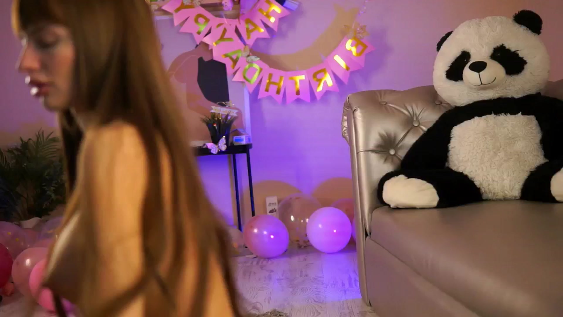 Gallery image thumbnail from LeyaMeyers's myfreecams stream on, 12/11/2024, 08:21 image 5 of 20