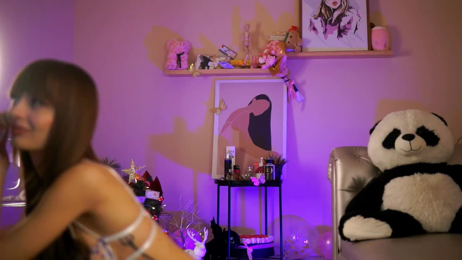 Gallery image thumbnail from LeyaMeyers's myfreecams stream on, 12/22/2024, 04:18 image 18 of 20
