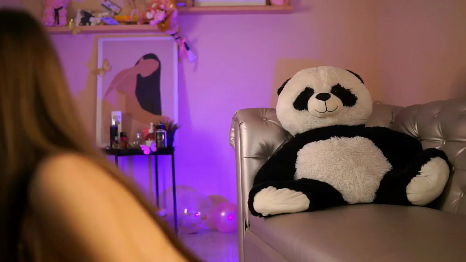 Gallery image thumbnail from LeyaMeyers's myfreecams stream on, 12/22/2024, 07:01 image 1 of 20