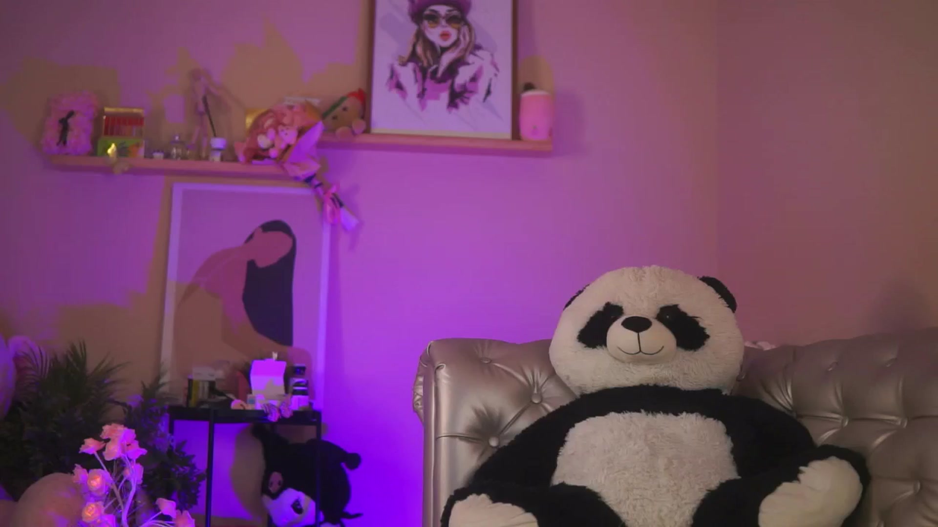 Gallery image thumbnail from LeyaMeyers's myfreecams stream on, 02/21/2025, 06:06 image 12 of 20