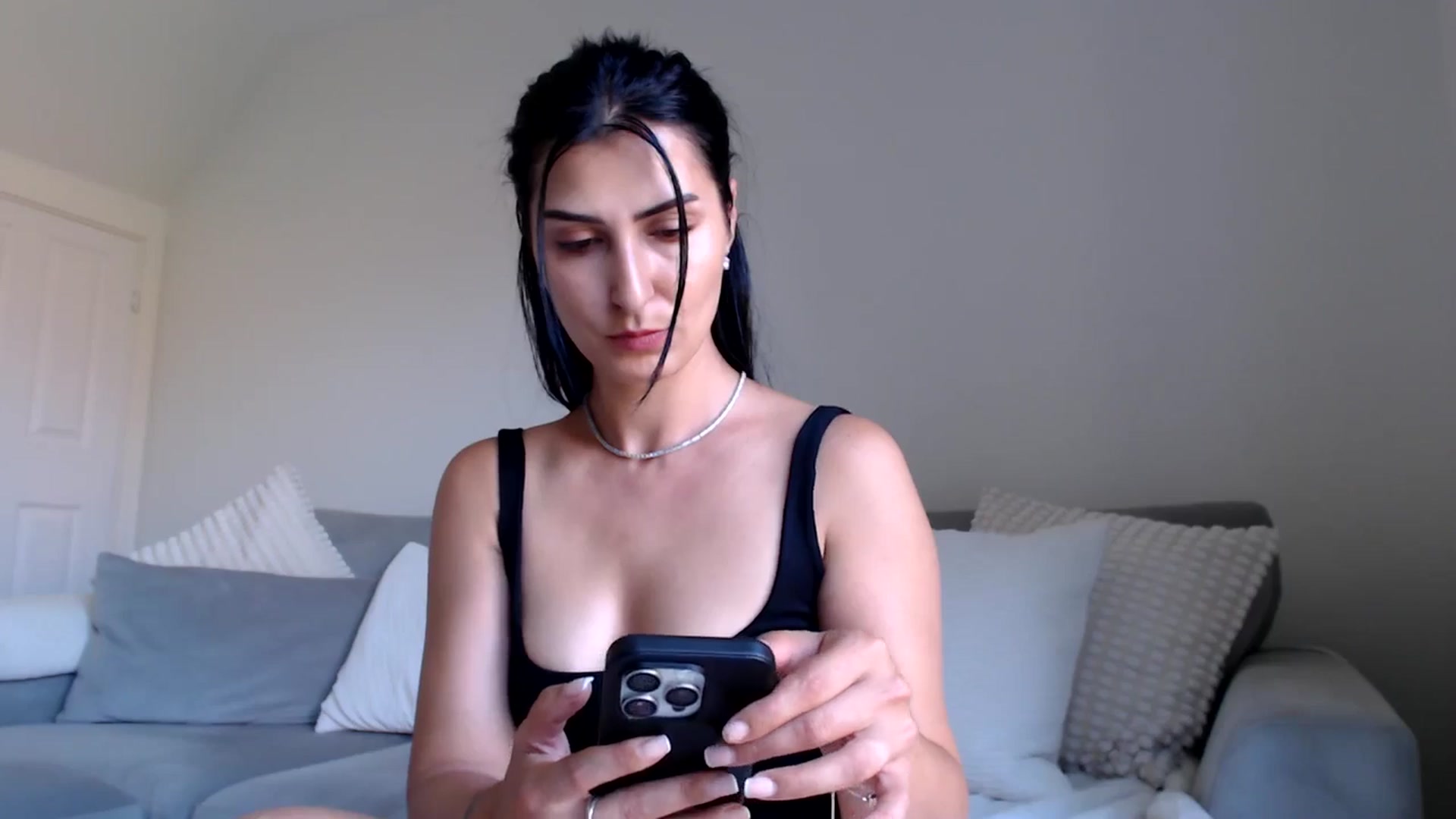 Gallery image thumbnail from Leyla2's myfreecams stream on, 07/30/2024, 13:03 image 8 of 20