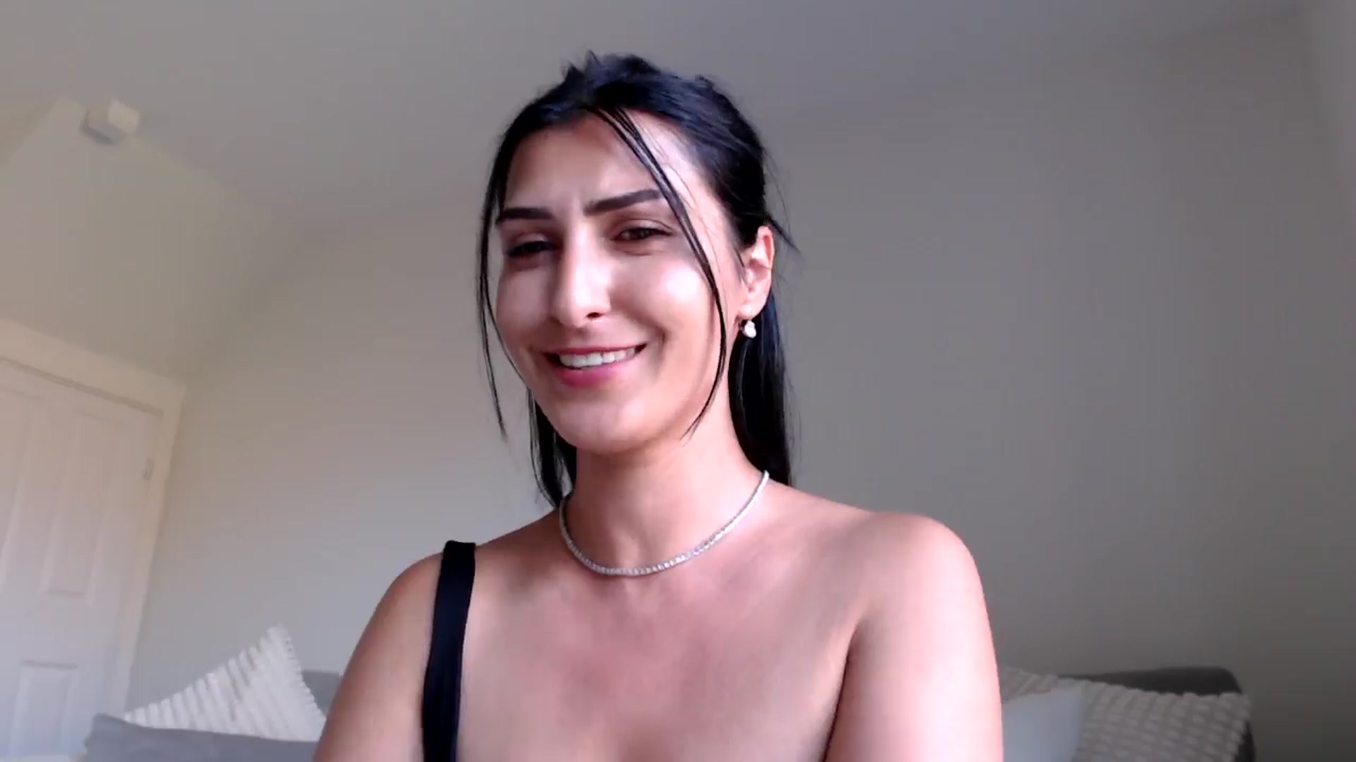Gallery image thumbnail from Leyla2's myfreecams stream on, 07/30/2024, 13:34 image 19 of 20