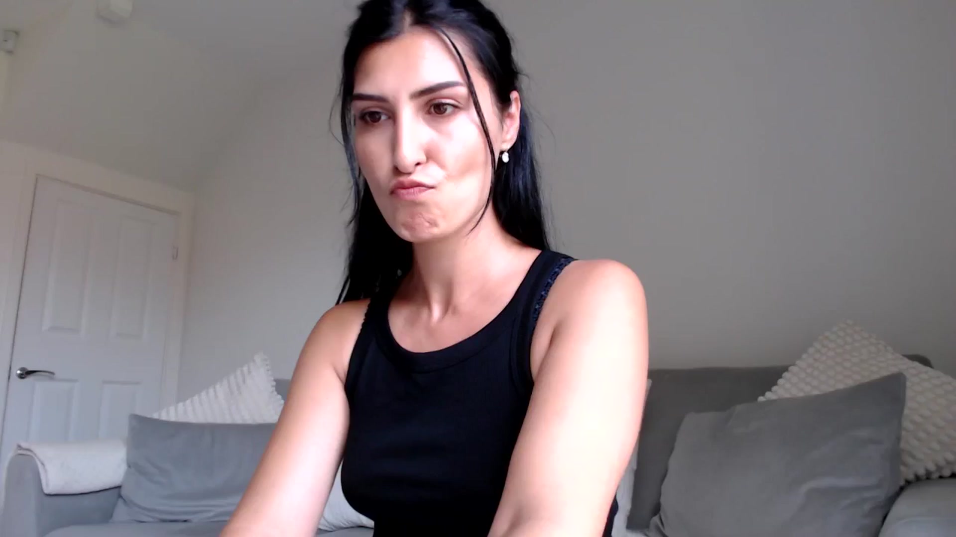 Gallery image thumbnail from Leyla2's myfreecams stream on, 07/31/2024, 10:24 image 1 of 20
