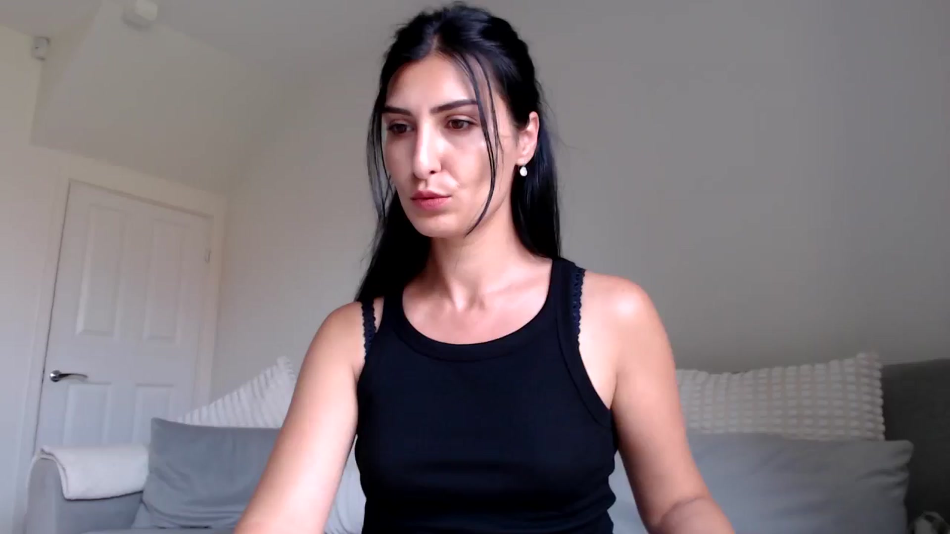 Gallery image thumbnail from Leyla2's myfreecams stream on, 07/31/2024, 11:31 image 1 of 20