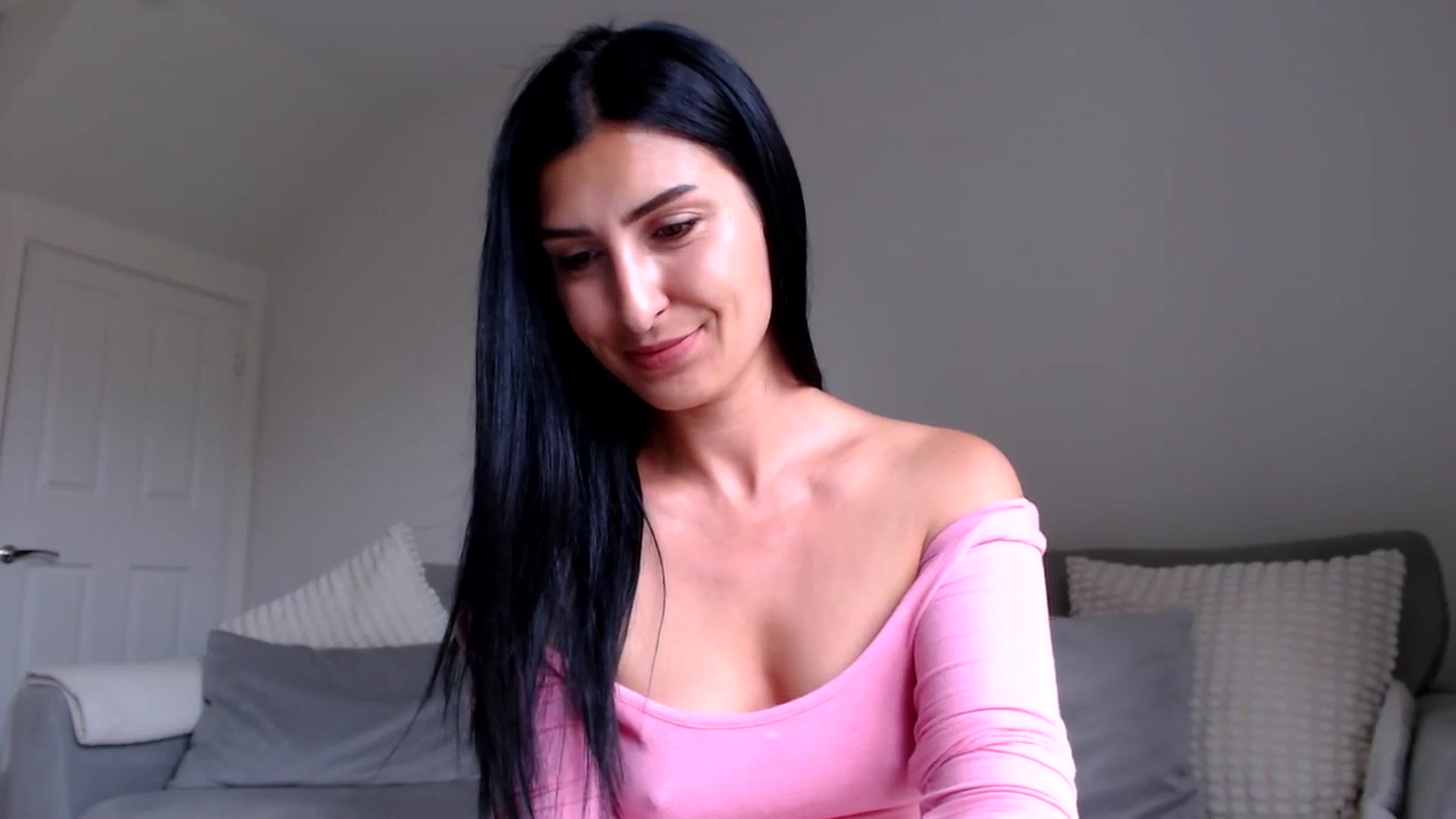 Gallery image thumbnail from Leyla2's myfreecams stream on, 08/01/2024, 10:17 image 8 of 20