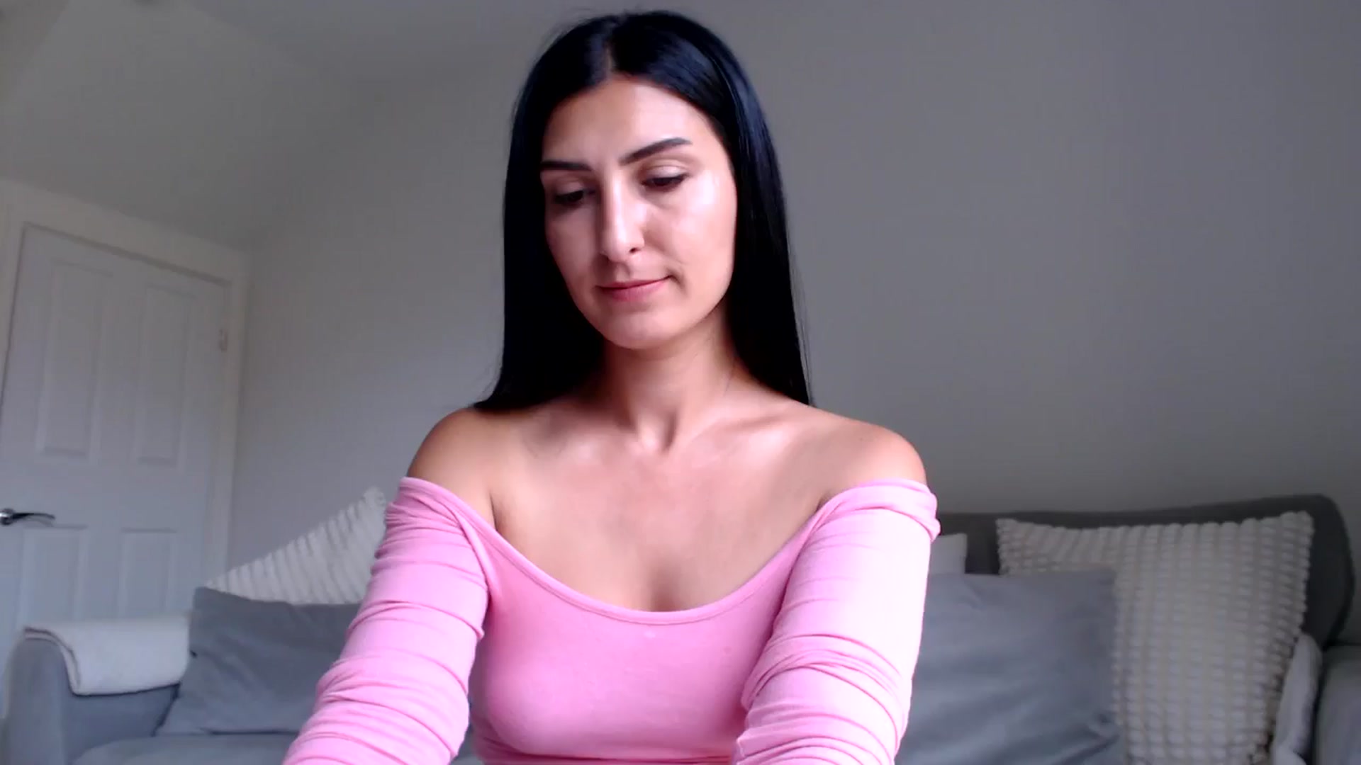 Gallery image thumbnail from Leyla2's myfreecams stream on, 08/01/2024, 10:17 image 7 of 20