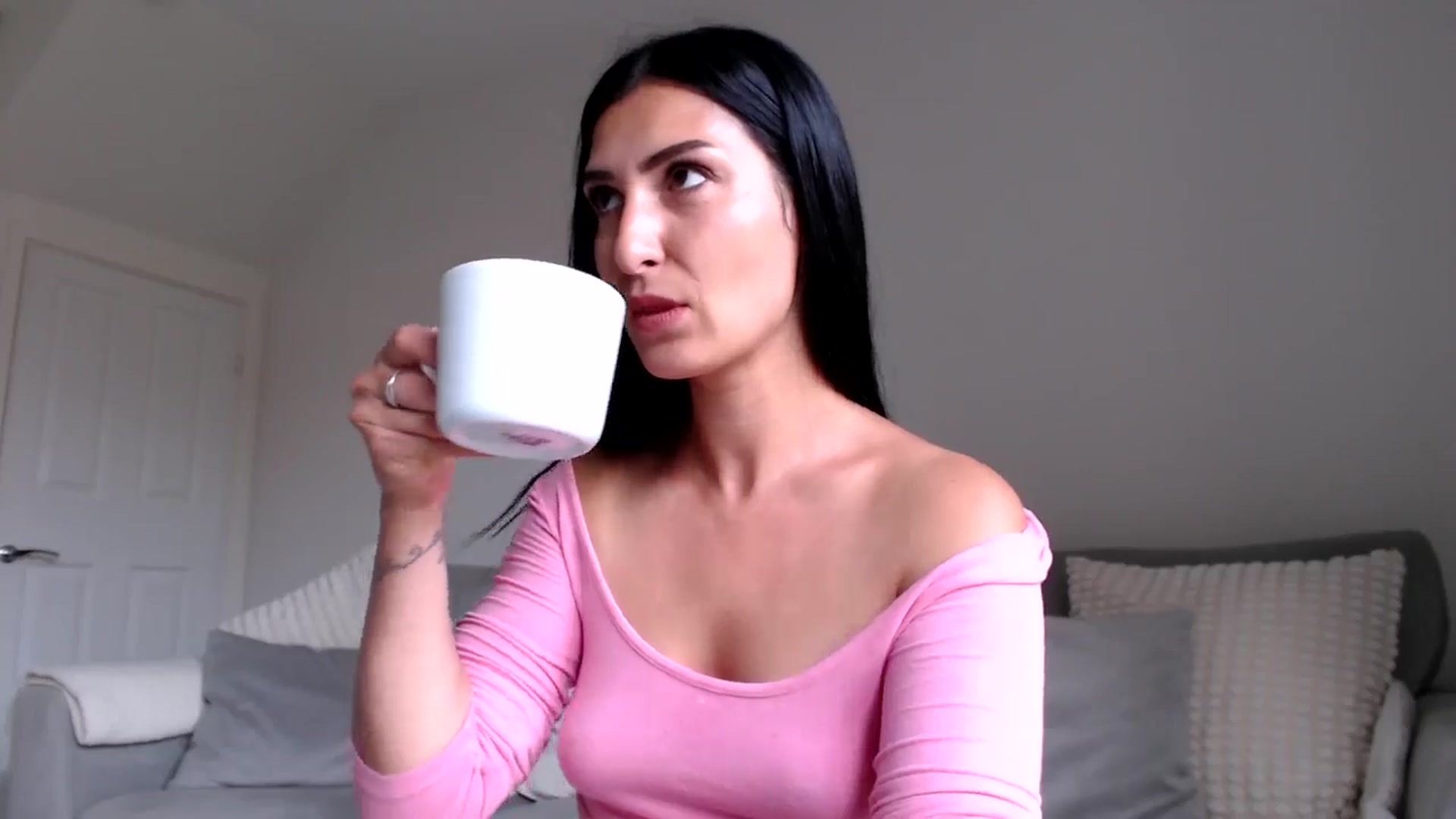 Gallery image thumbnail from Leyla2's myfreecams stream on, 08/01/2024, 10:17 image 12 of 20