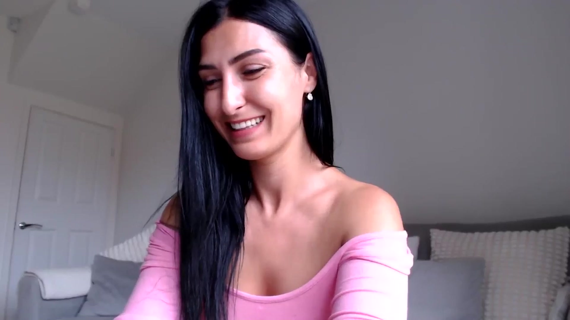 Gallery image thumbnail from Leyla2's myfreecams stream on, 08/01/2024, 10:44 image 14 of 20