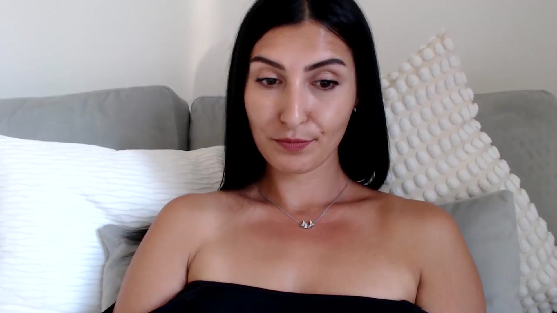 Gallery image thumbnail from Leyla2's myfreecams stream on, 08/01/2024, 13:08 image 17 of 20