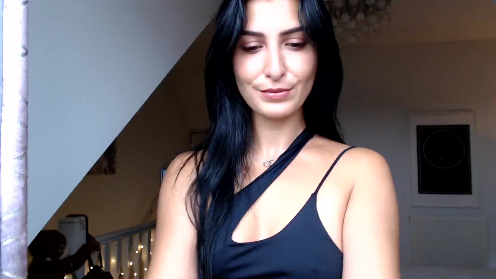 Gallery image thumbnail from Leyla2's myfreecams stream on, 09/05/2024, 08:50 image 2 of 20
