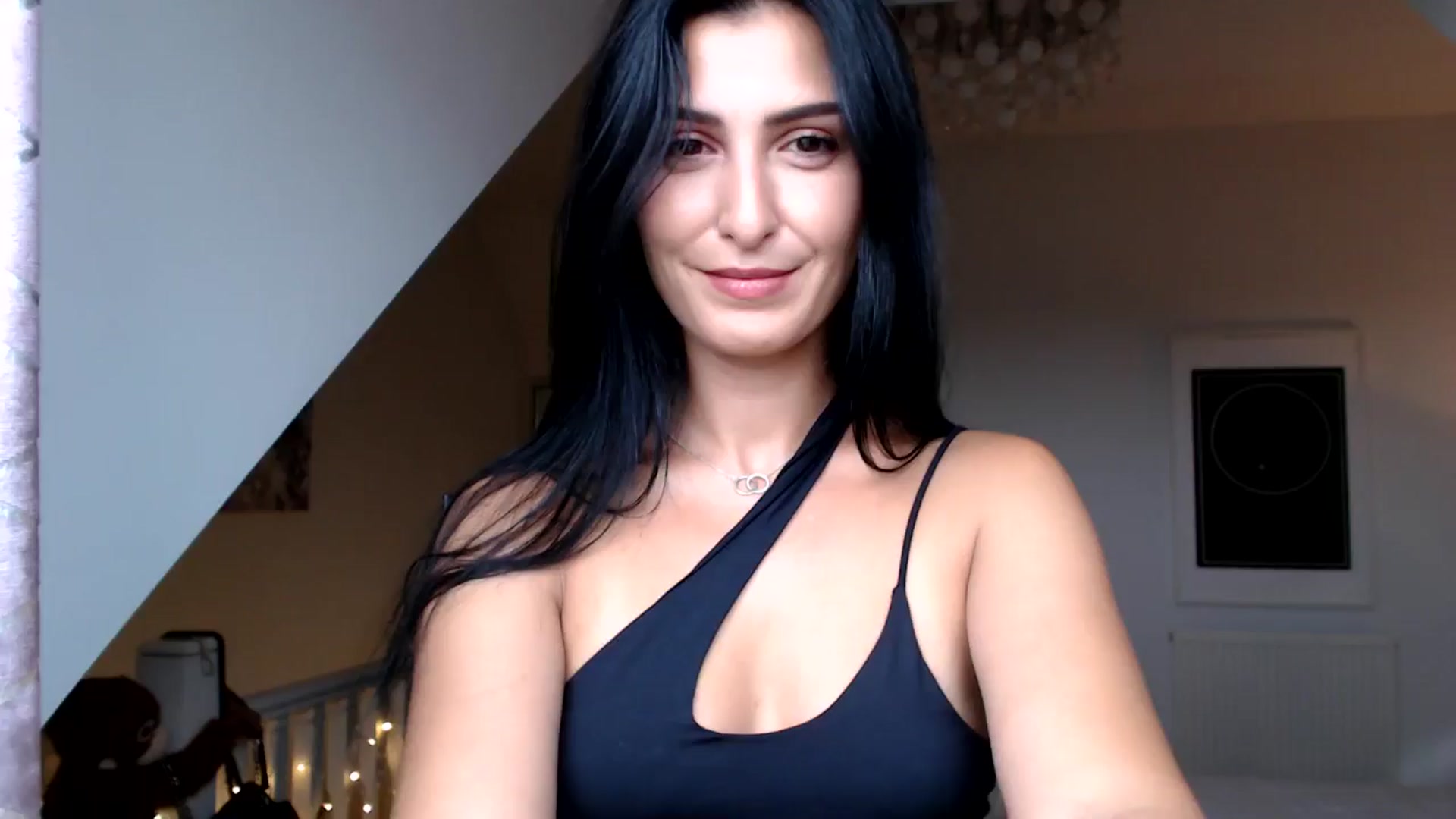 Gallery image thumbnail from Leyla2's myfreecams stream on, 09/05/2024, 08:50 image 18 of 20