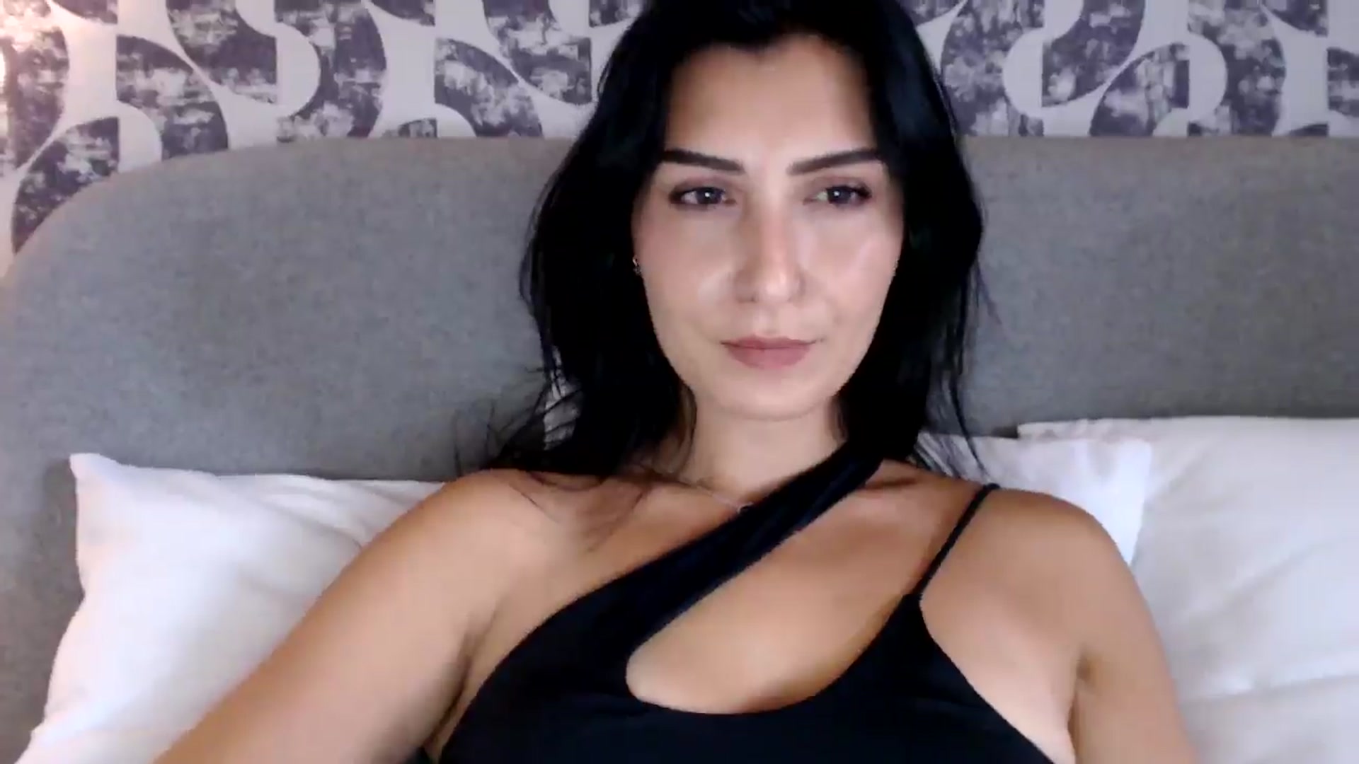 Gallery image thumbnail from Leyla2's myfreecams stream on, 09/05/2024, 09:03 image 17 of 20