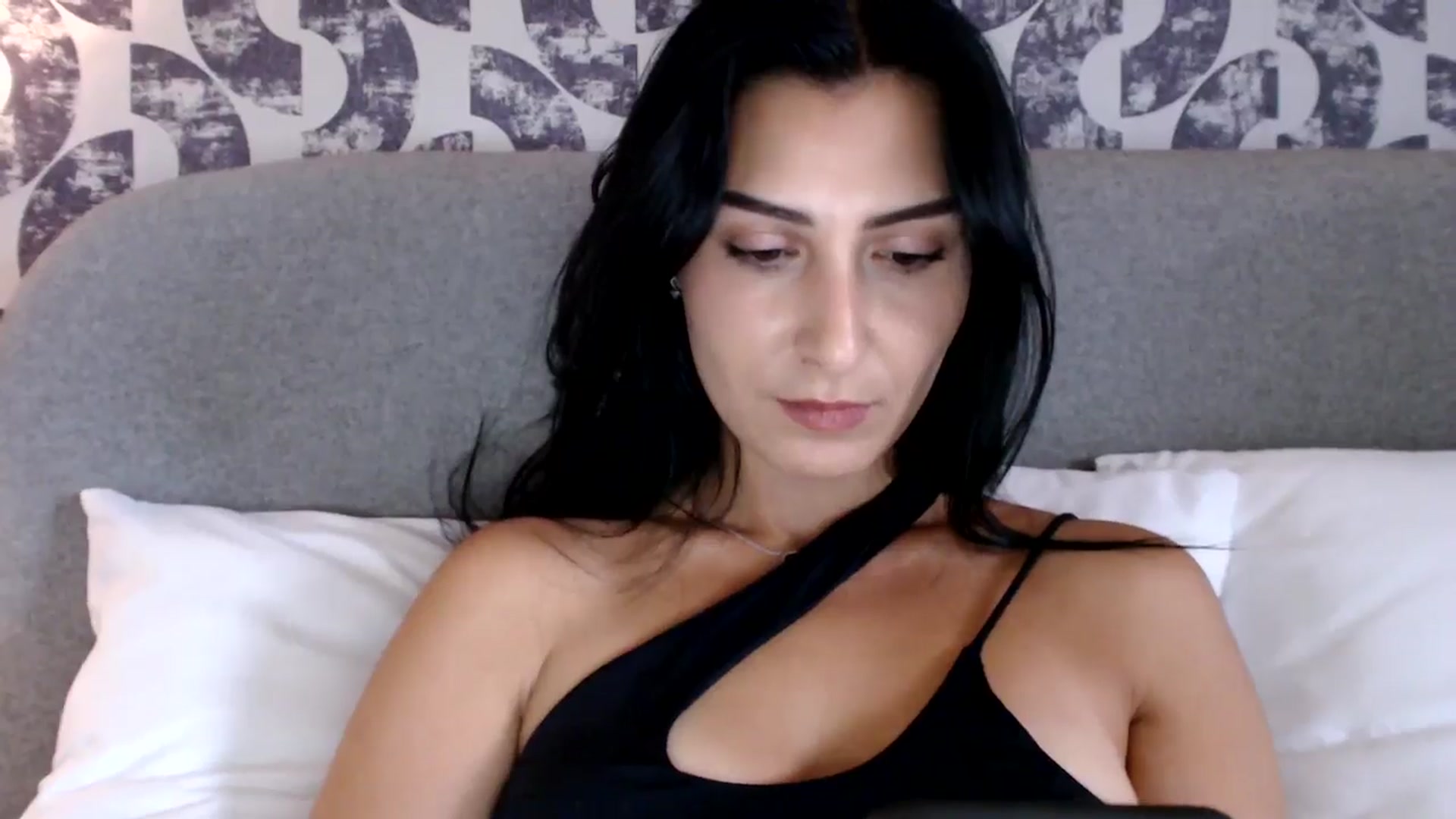 Gallery image thumbnail from Leyla2's myfreecams stream on, 09/05/2024, 09:03 image 12 of 20