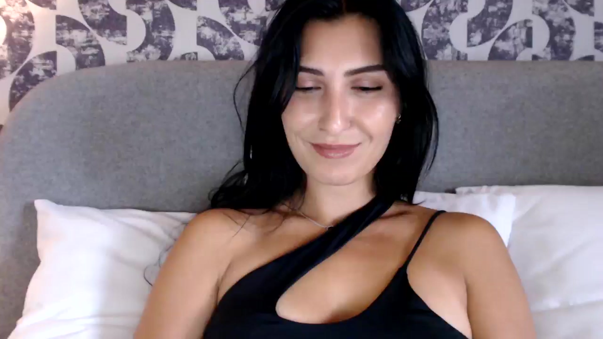 Gallery image thumbnail from Leyla2's myfreecams stream on, 09/05/2024, 09:03 image 10 of 20