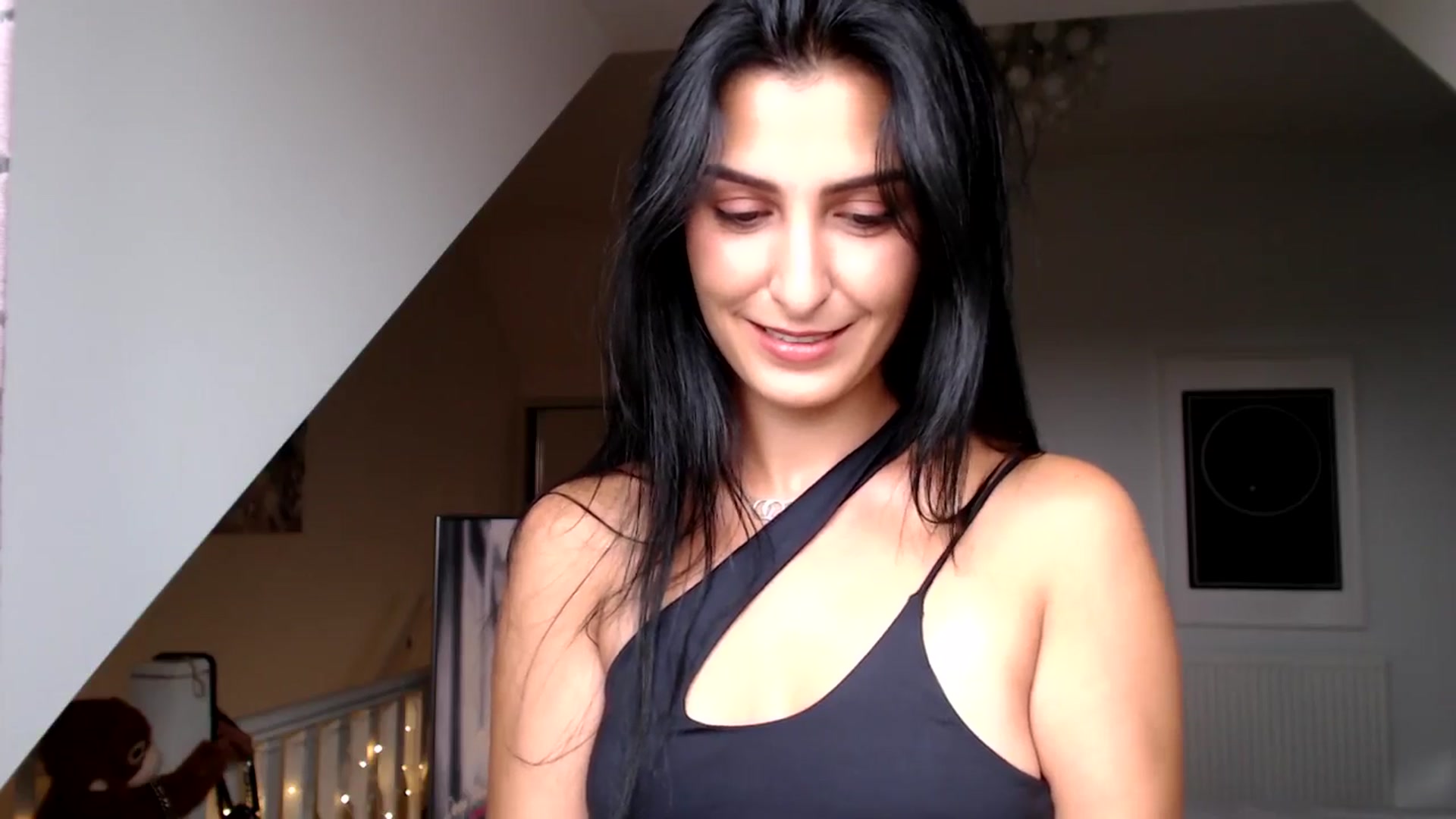 Gallery image thumbnail from Leyla2's myfreecams stream on, 09/05/2024, 10:43 image 10 of 20