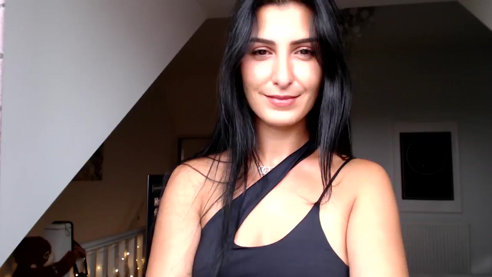 Gallery image thumbnail from Leyla2's myfreecams stream on, 09/05/2024, 10:43 image 11 of 20