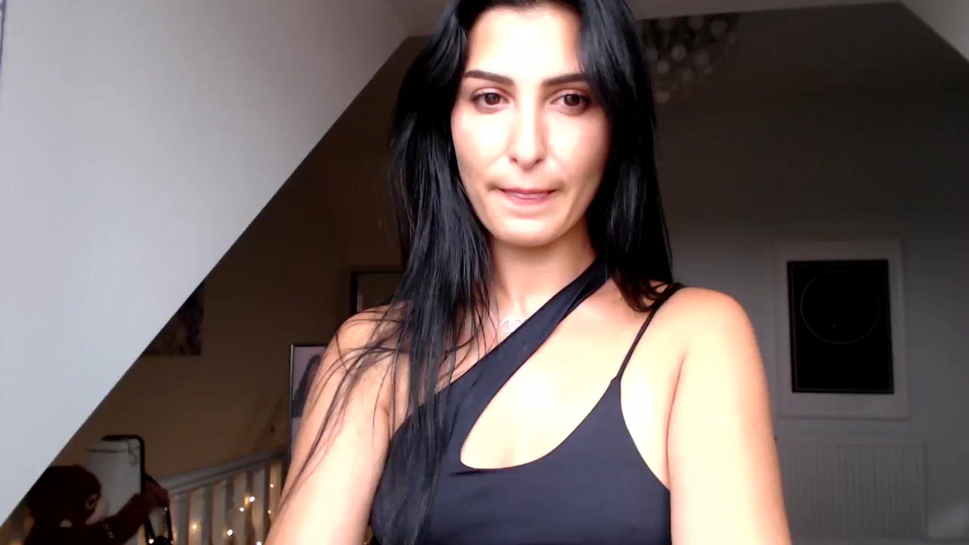 Gallery image thumbnail from Leyla2's myfreecams stream on, 09/05/2024, 10:43 image 13 of 20