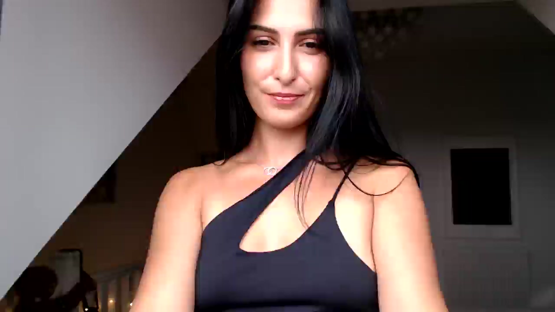 Gallery image thumbnail from Leyla2's myfreecams stream on, 09/05/2024, 10:43 image 19 of 20