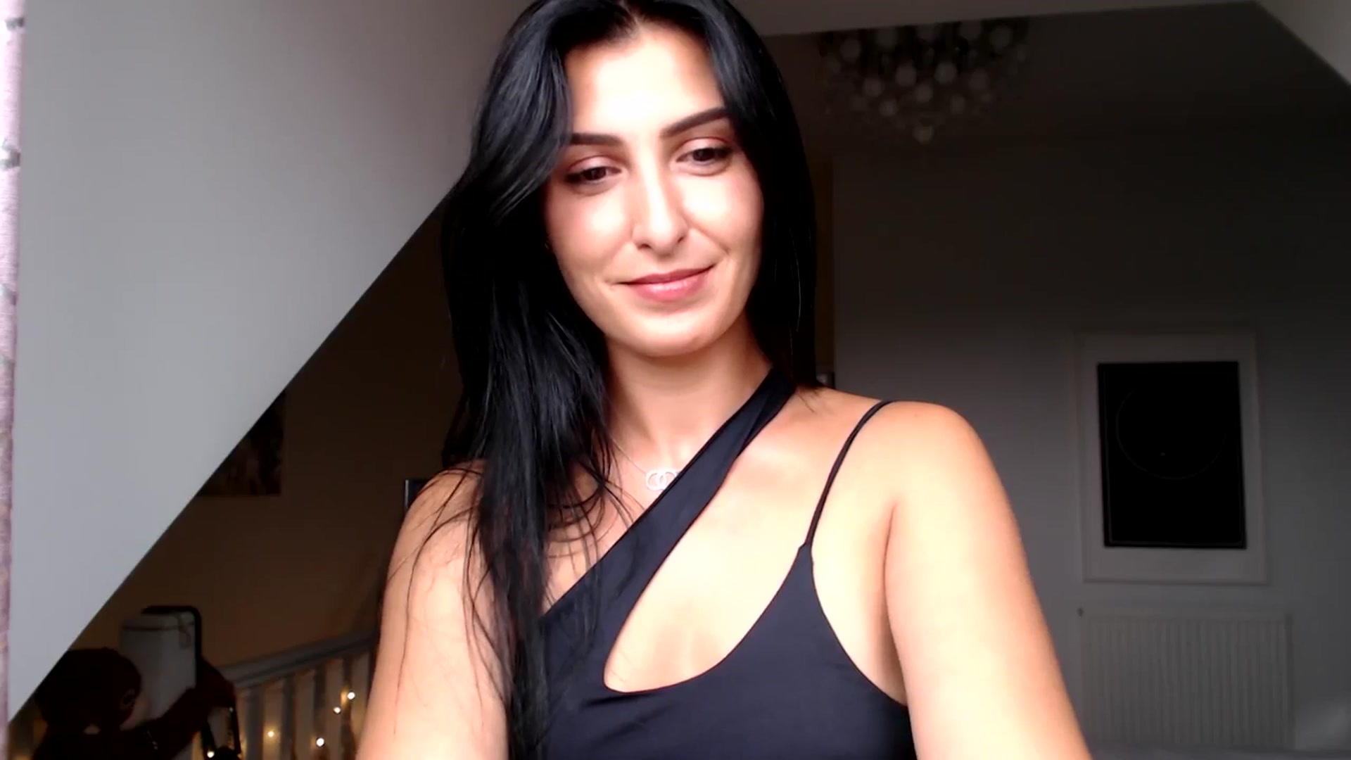 Gallery image thumbnail from Leyla2's myfreecams stream on, 09/05/2024, 10:43 image 8 of 20