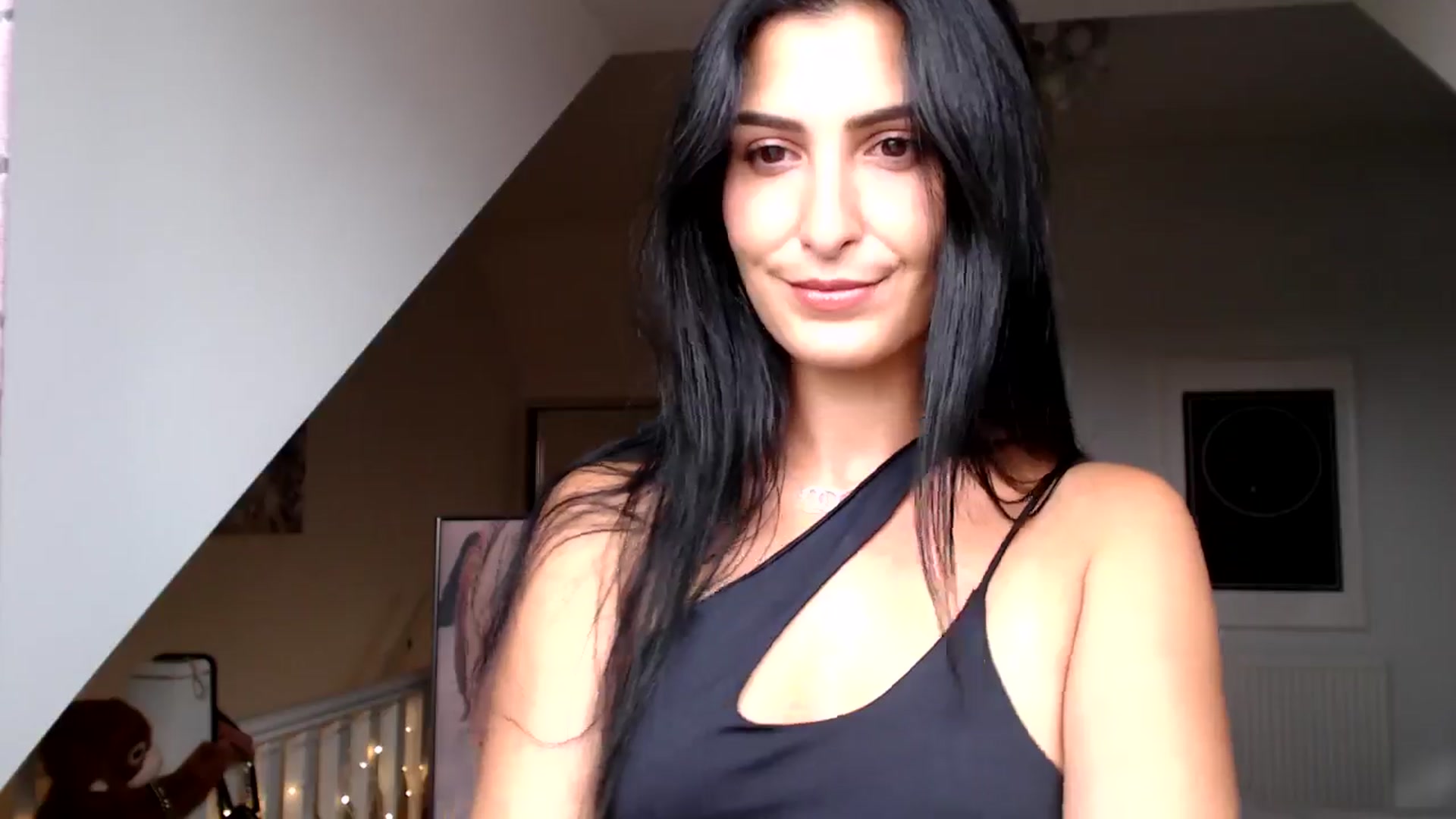 Gallery image thumbnail from Leyla2's myfreecams stream on, 09/05/2024, 10:43 image 12 of 20