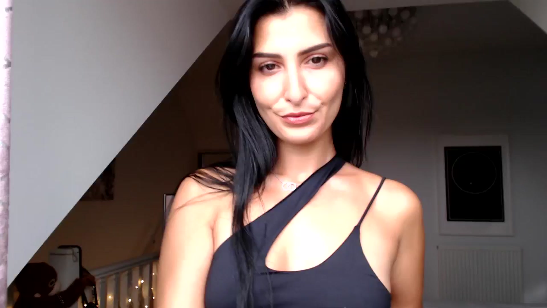 Gallery image thumbnail from Leyla2's myfreecams stream on, 09/05/2024, 10:43 image 1 of 20