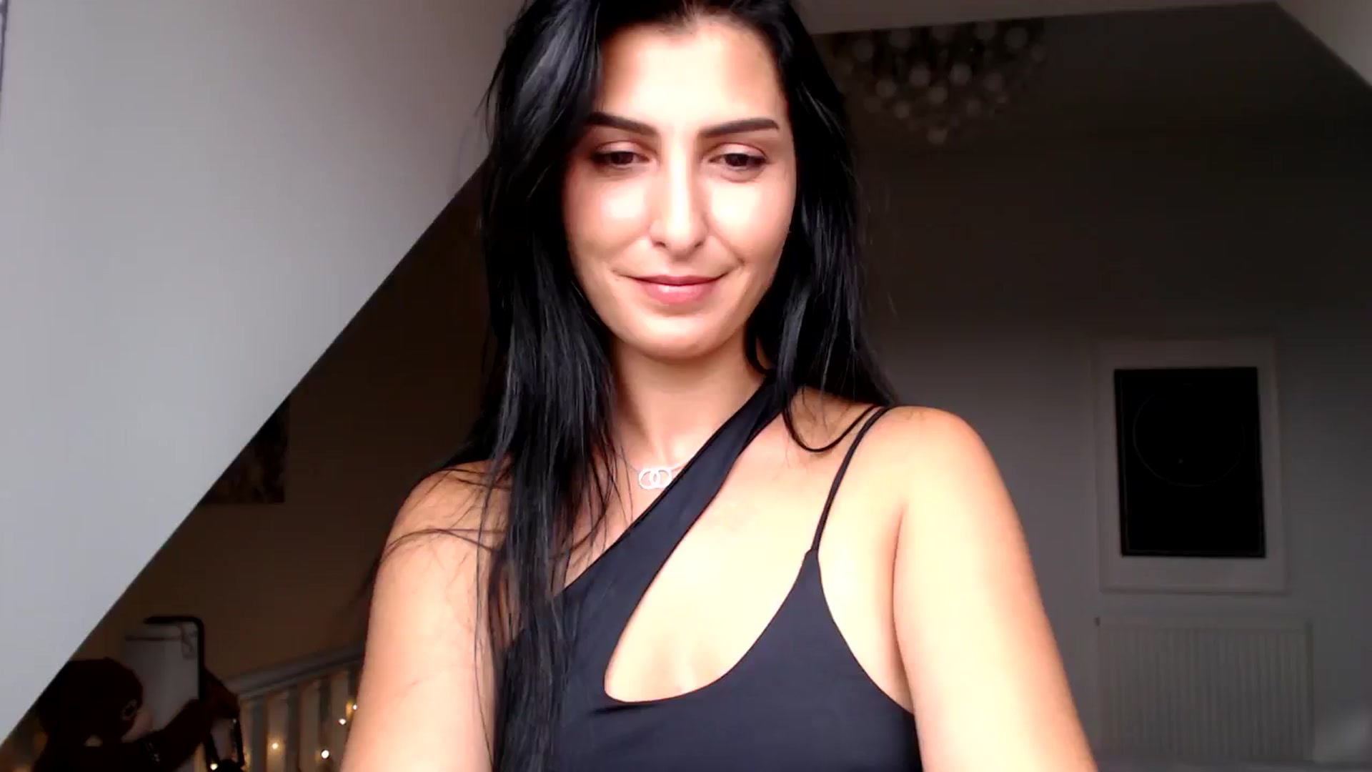 Gallery image thumbnail from Leyla2's myfreecams stream on, 09/05/2024, 10:43 image 15 of 20