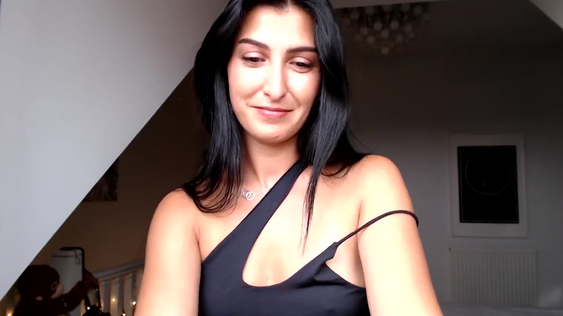 Gallery image thumbnail from Leyla2's myfreecams stream on, 09/05/2024, 11:06 image 6 of 20