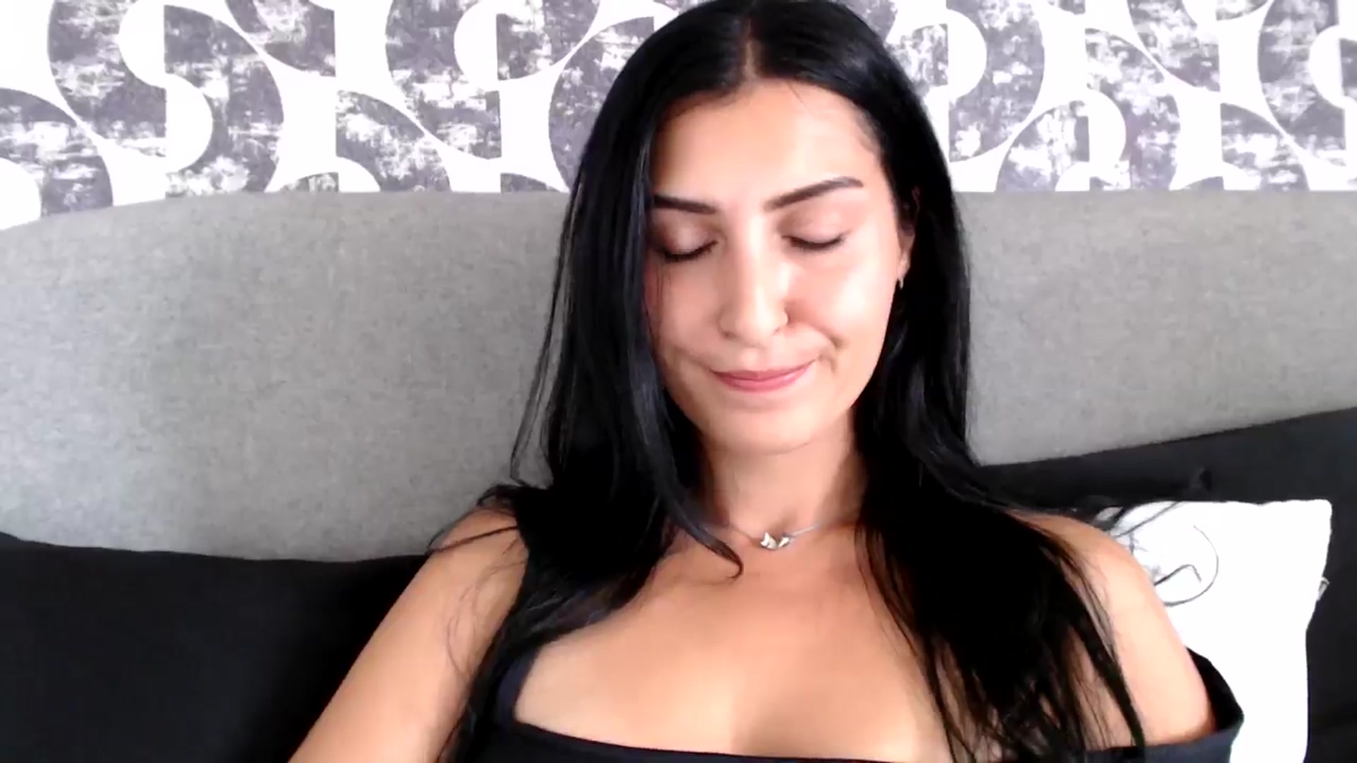 Gallery image thumbnail from Leyla2's myfreecams stream on, 09/06/2024, 10:35 image 4 of 20