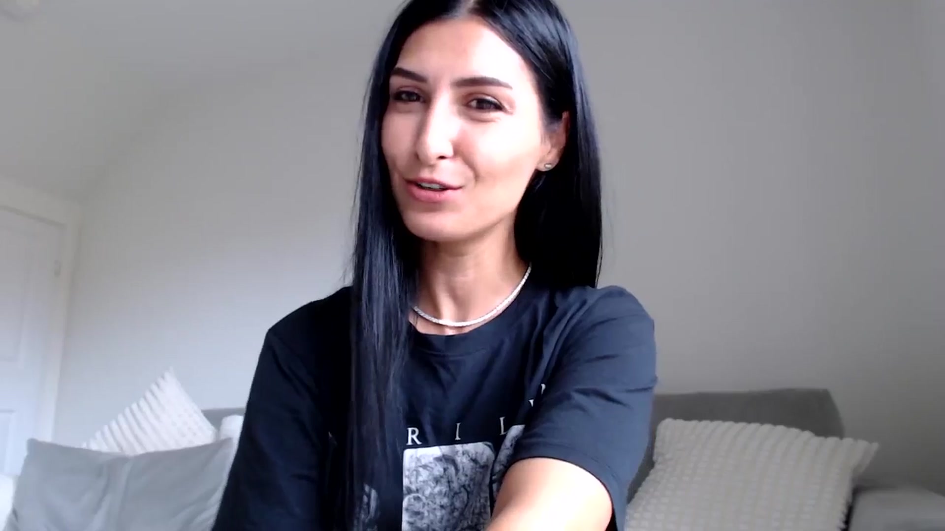 Gallery image thumbnail from Leyla2's myfreecams stream on, 09/12/2024, 10:19 image 13 of 20