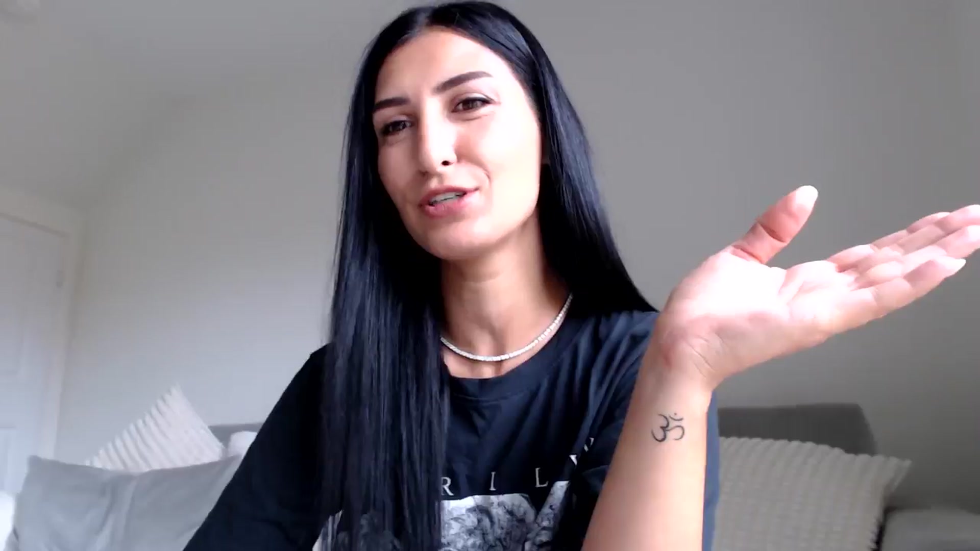 Gallery image thumbnail from Leyla2's myfreecams stream on, 09/12/2024, 10:19 image 19 of 20