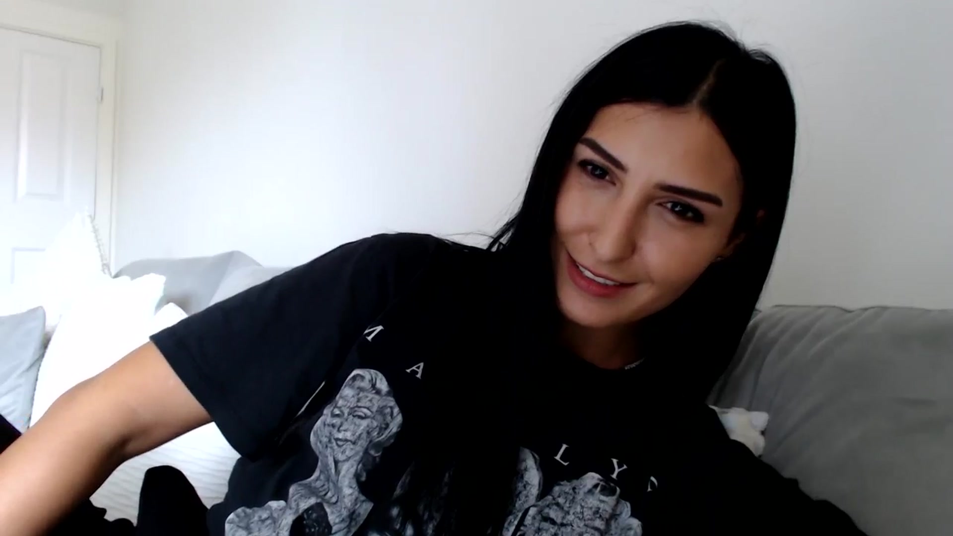 Gallery image thumbnail from Leyla2's myfreecams stream on, 09/12/2024, 11:05 image 17 of 20