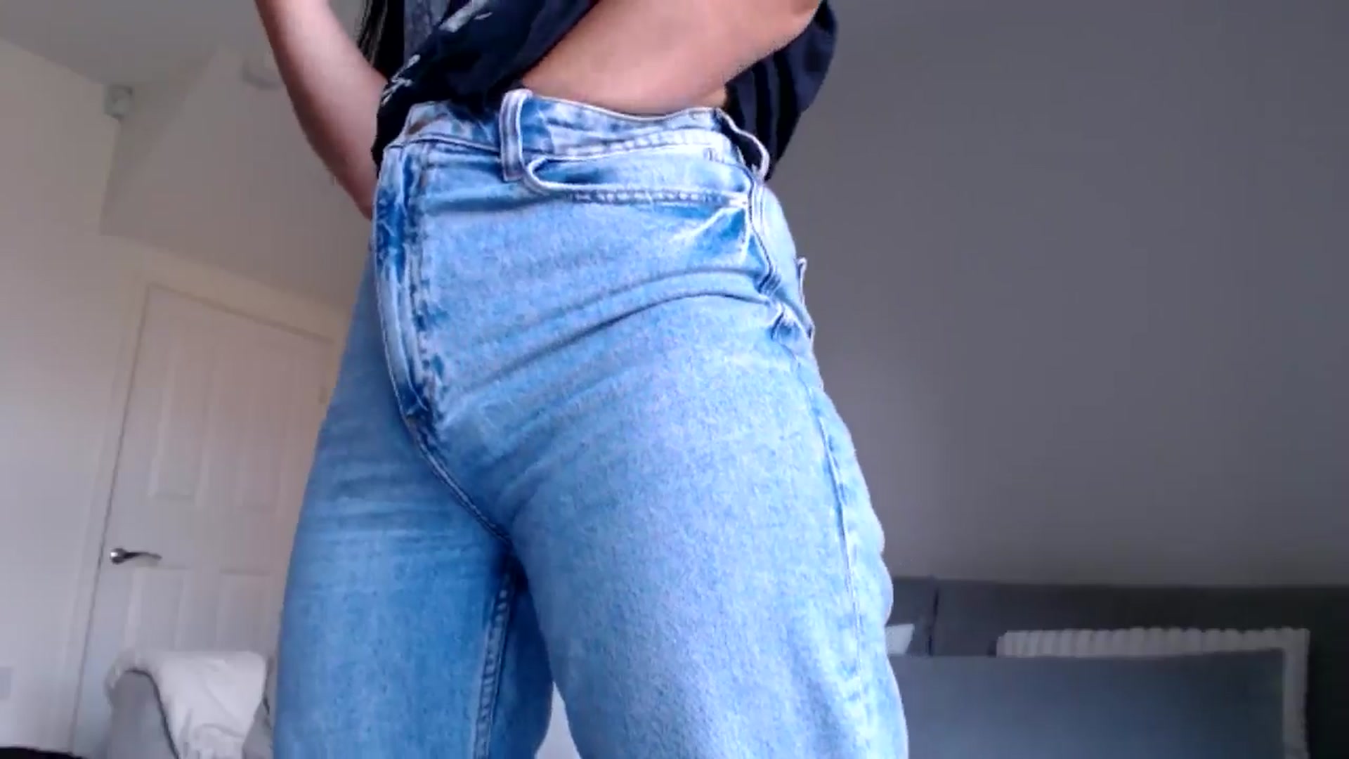 Gallery image thumbnail from Leyla2's myfreecams stream on, 09/12/2024, 13:09 image 14 of 20