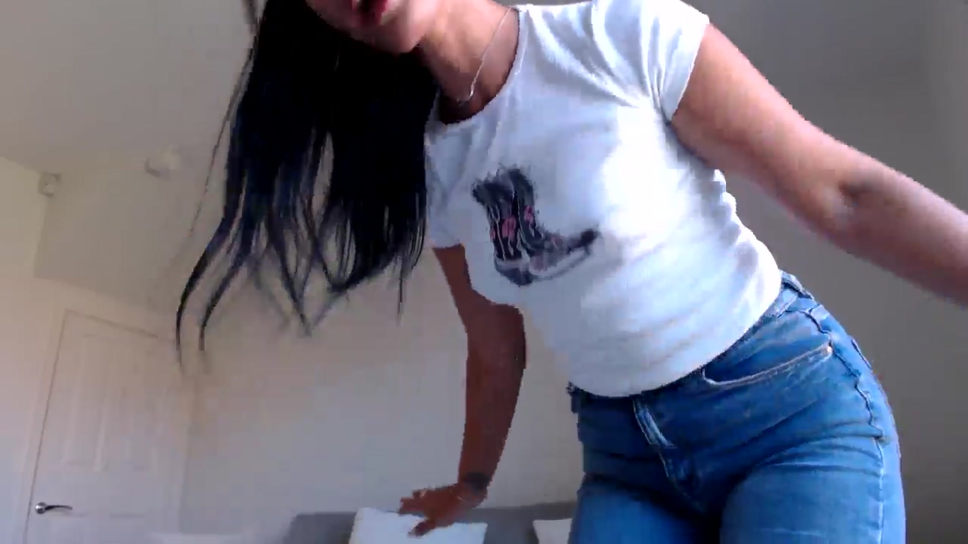 Gallery image thumbnail from Leyla2's myfreecams stream on, 09/16/2024, 11:49 image 2 of 20