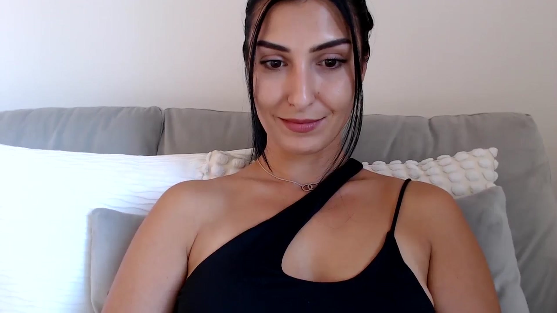 Gallery image thumbnail from Leyla2's myfreecams stream on, 09/16/2024, 13:08 image 17 of 20