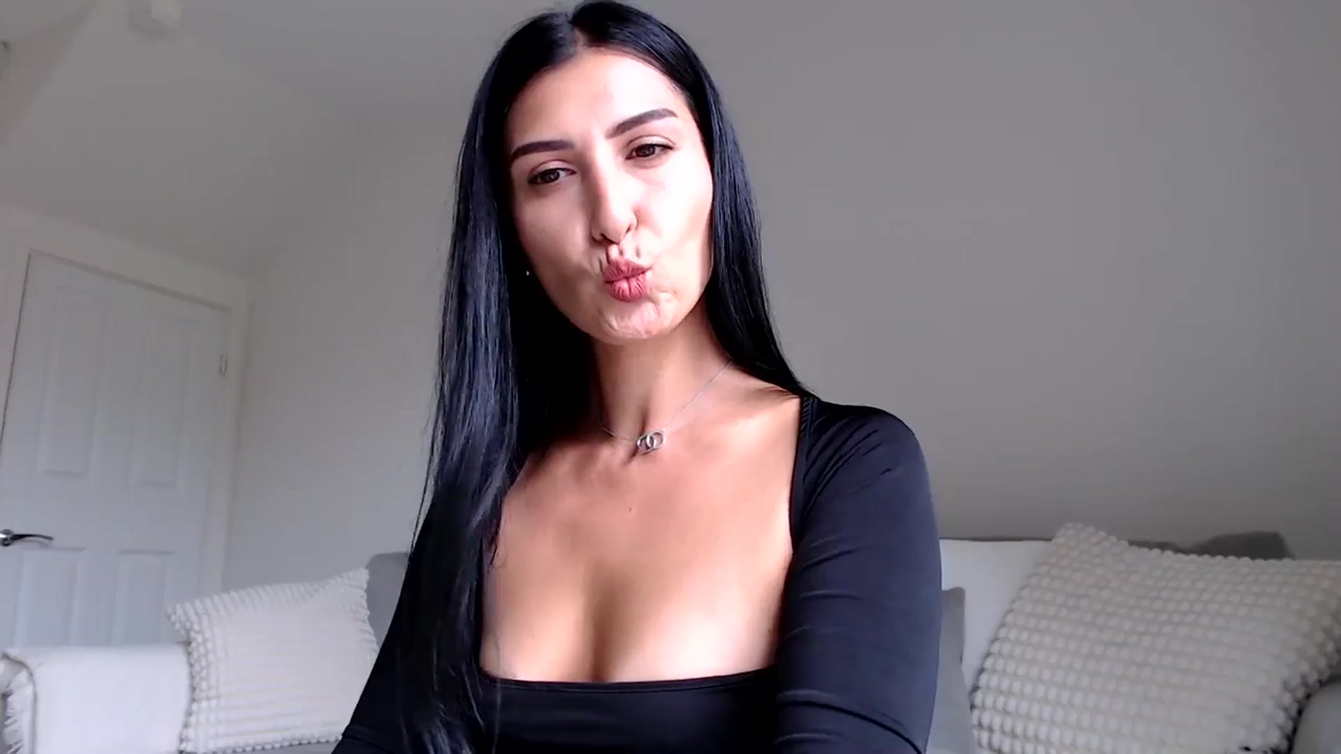 Gallery image thumbnail from Leyla2's myfreecams stream on, 09/19/2024, 09:40 image 9 of 20