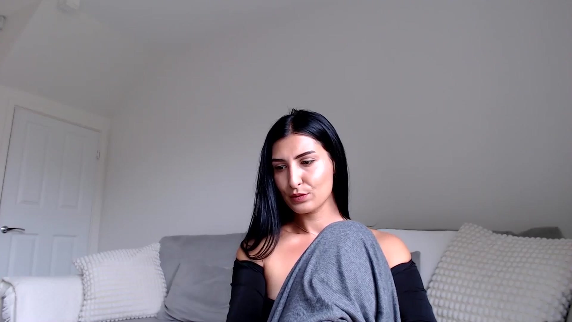 Gallery image thumbnail from Leyla2's myfreecams stream on, 09/19/2024, 09:40 image 7 of 20