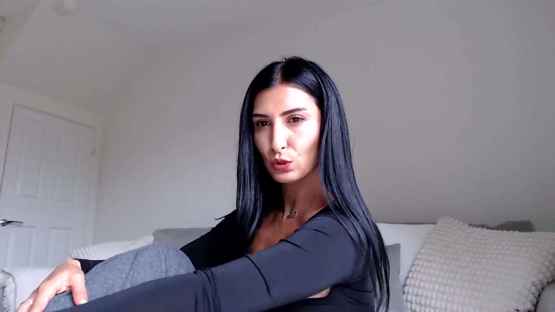 Gallery image thumbnail from Leyla2's myfreecams stream on, 09/19/2024, 09:40 image 8 of 20