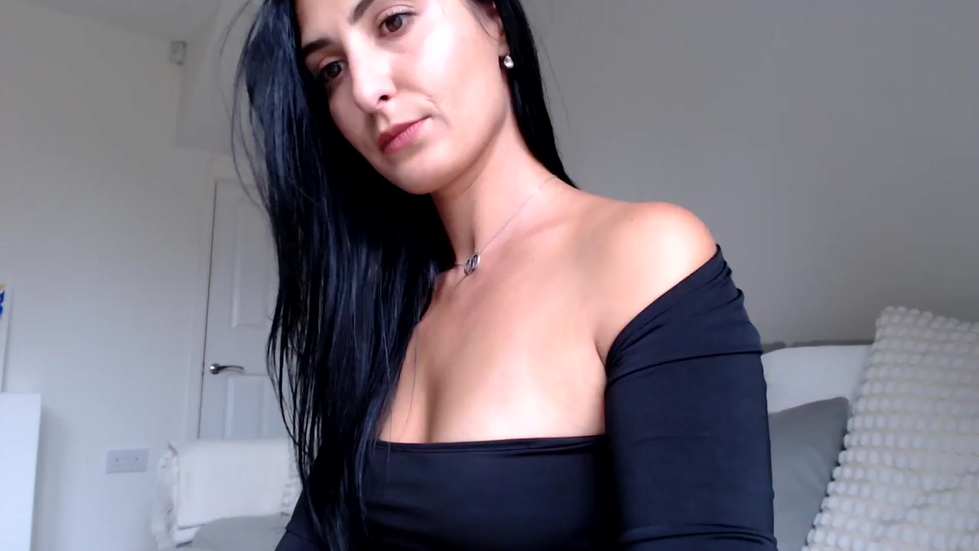 Gallery image thumbnail from Leyla2's myfreecams stream on, 09/19/2024, 12:31 image 7 of 20