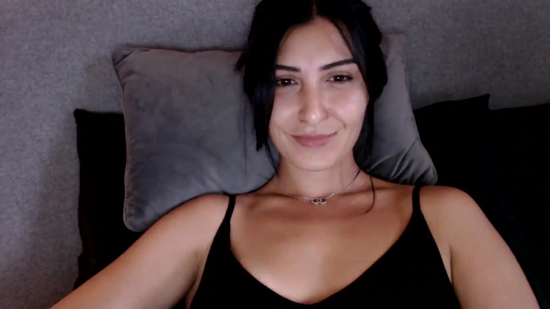 Gallery image thumbnail from Leyla2's myfreecams stream on, 09/20/2024, 09:43 image 16 of 20