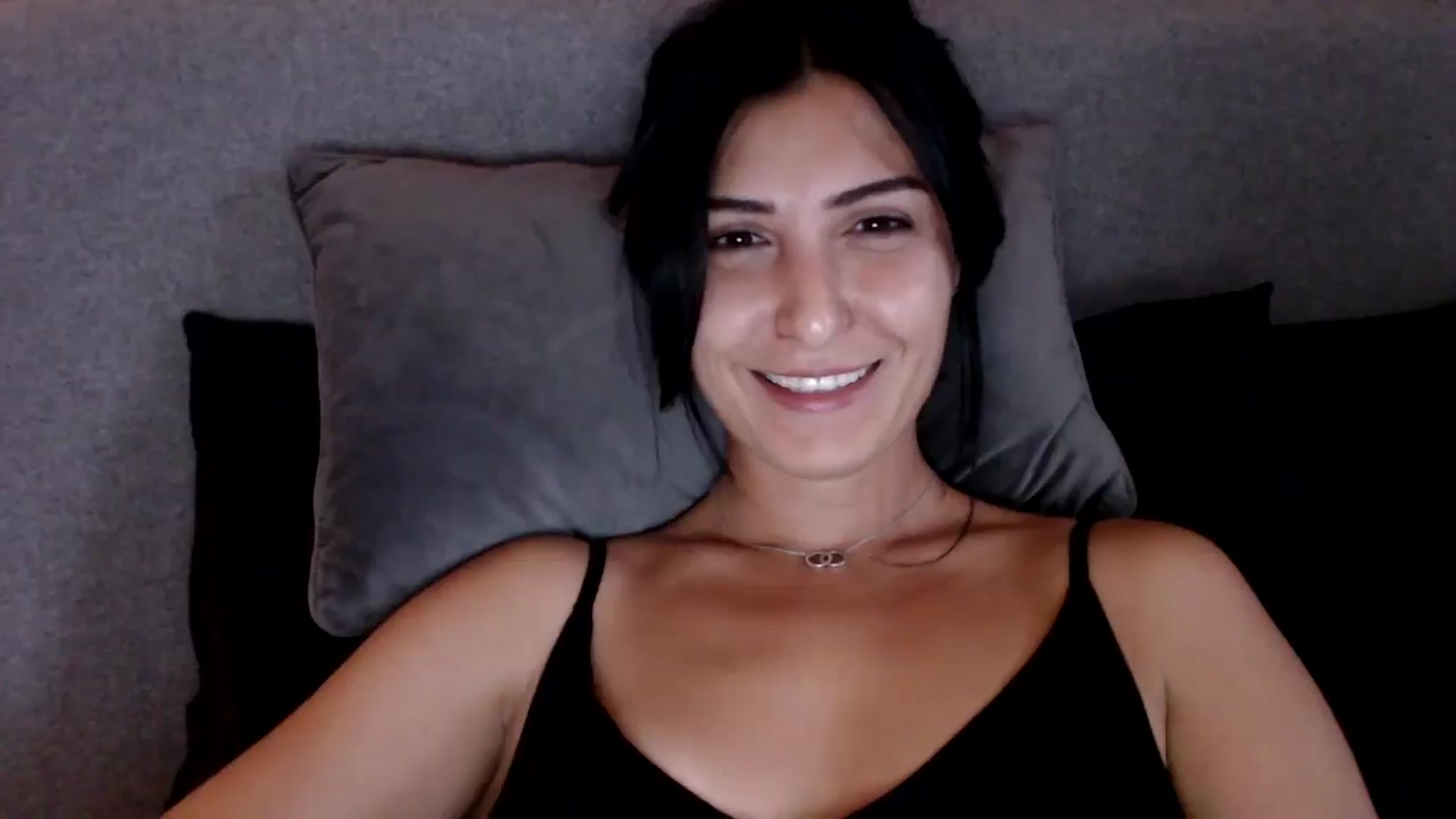 Gallery image thumbnail from Leyla2's myfreecams stream on, 09/20/2024, 09:43 image 14 of 20